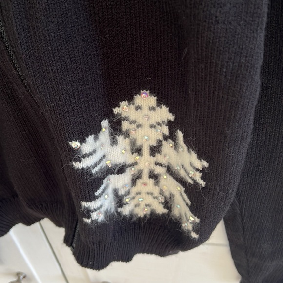 Handmade Sweater with angora and crystals Snowflakes - Picture 2 of 7